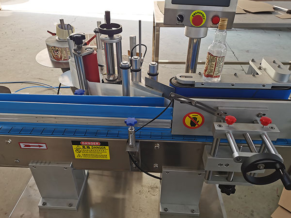 Automatic Self Adhesive Sticker Labeling Machine